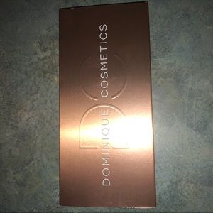 Dominique cosmetics latte palette